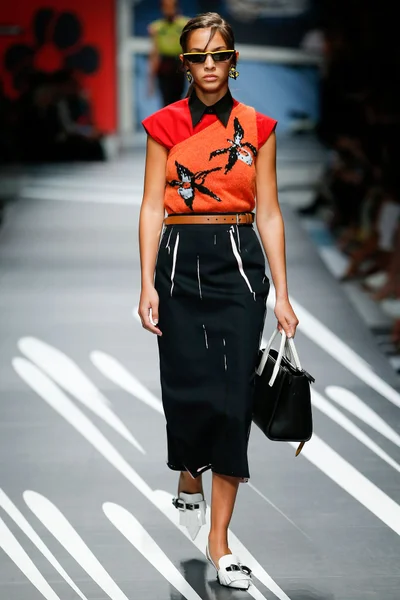 Look 10